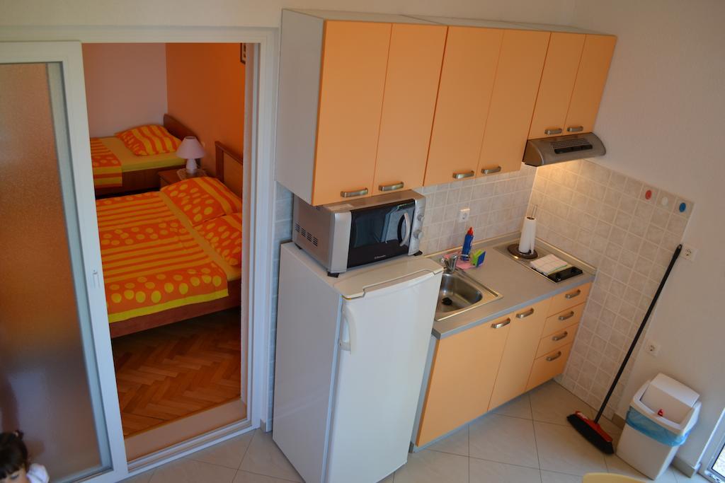 Apartments Karlo 오미스 객실 사진