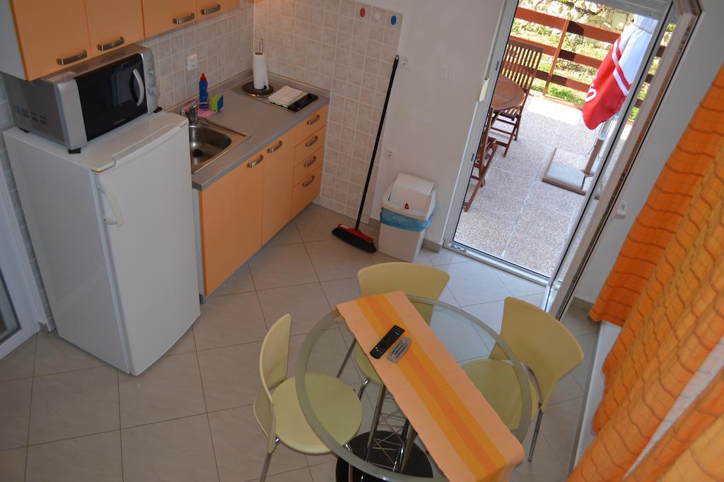 Apartments Karlo 오미스 객실 사진