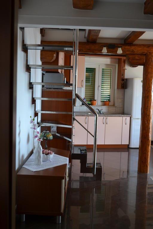 Apartments Karlo 오미스 외부 사진